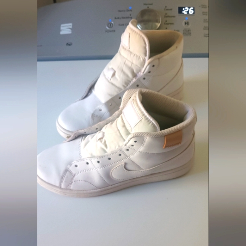 Womens nikes size 7